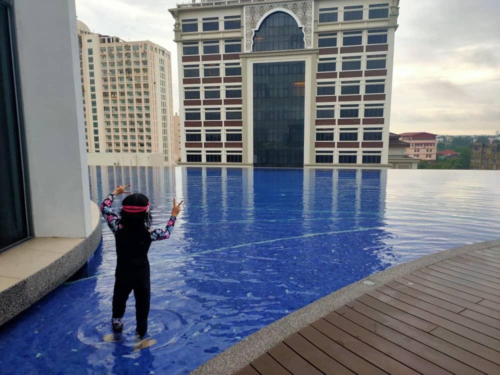 Izz'man Level 33 Troika Apartment *