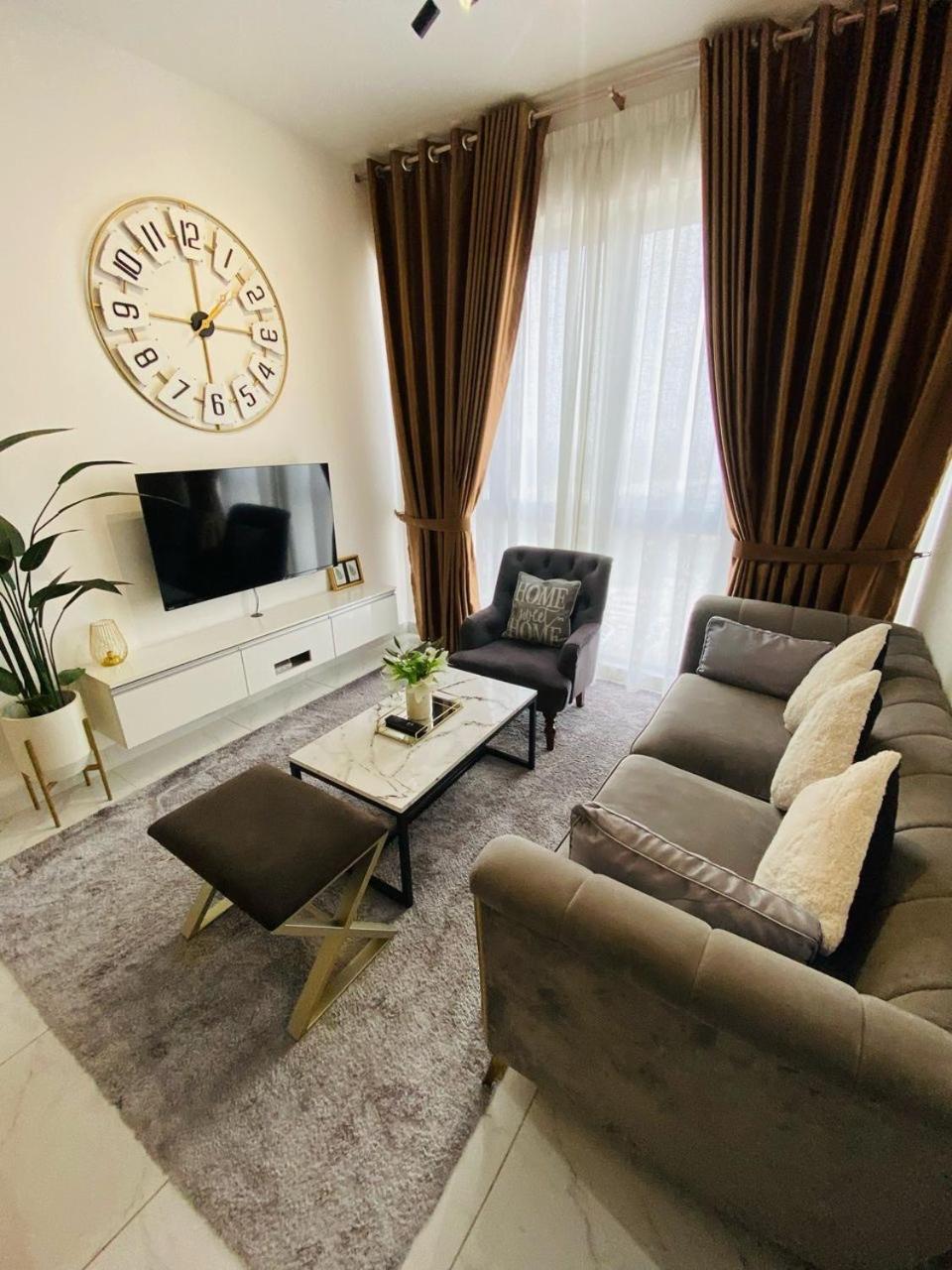 Izz'man Level 33 Troika Apartment